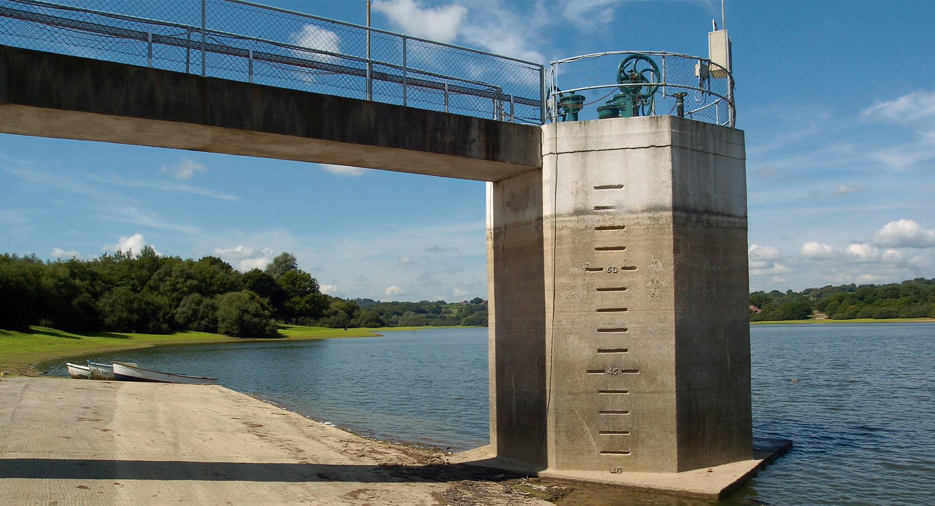 Darwell Reservoir on a sunny day